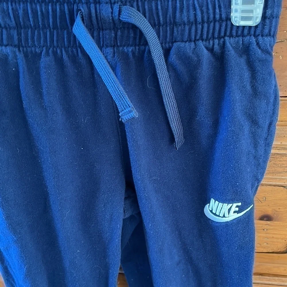 Nike navy blue sweatpants for girls, size 5/6 NWOT
